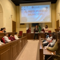 Clase práctica sobre Presupuestos Municipales a alumnos de 1º de Bachiller de Sociales del Vélez de Guevara